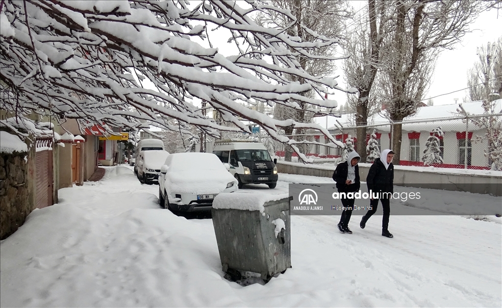 Kars'ta kar etkisini sürdürüyor 