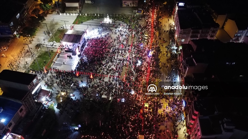 Çanakkale Deniz Zaferi'nin 109. yıl dönümünde fener alayı düzenlendi