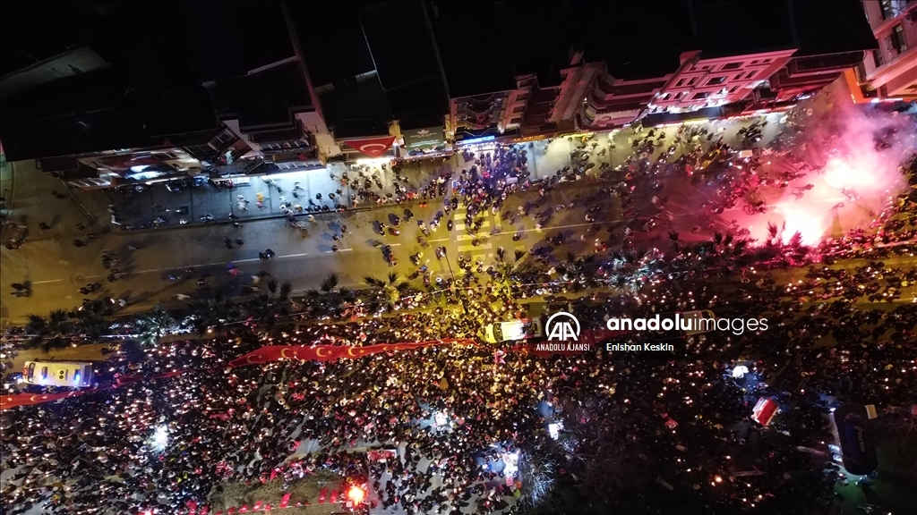 Çanakkale Deniz Zaferi'nin 109. yıl dönümünde fener alayı düzenlendi