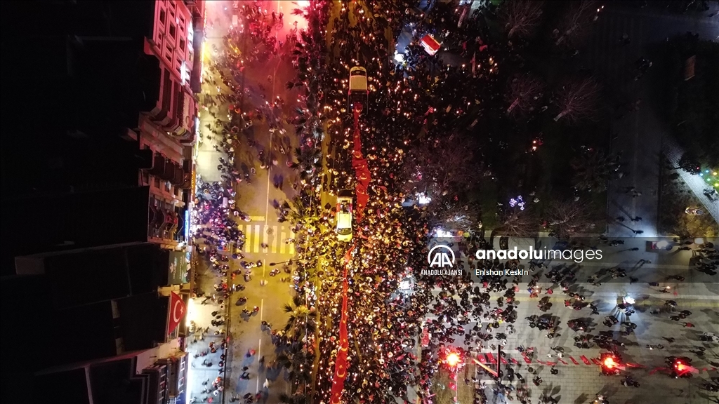 Çanakkale Deniz Zaferi'nin 109. yıl dönümünde fener alayı düzenlendi