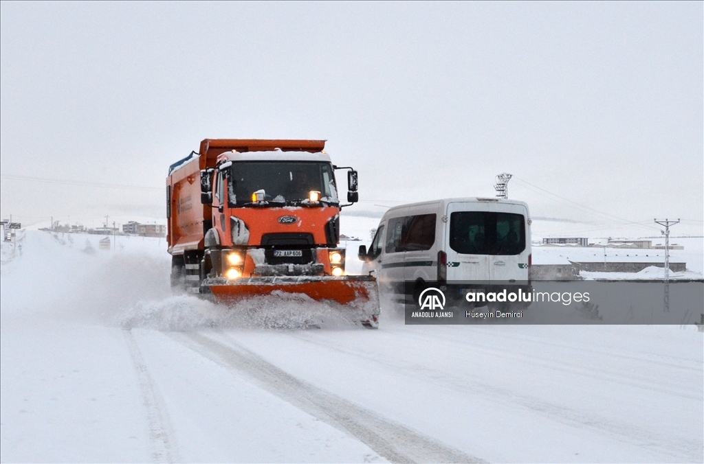 Kars'ta kar etkisini sürdürüyor 