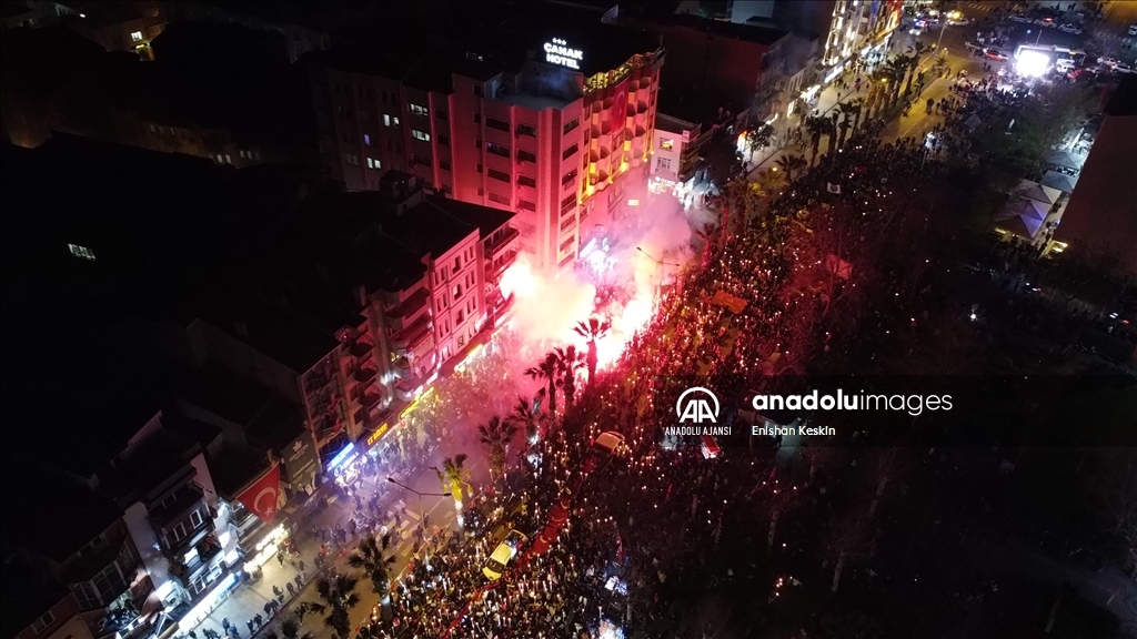 Çanakkale Deniz Zaferi'nin 109. yıl dönümünde fener alayı düzenlendi