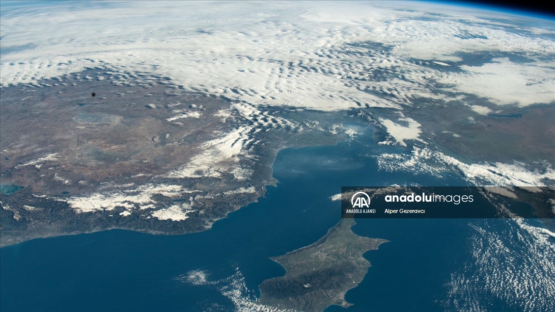 Türkiye'nin ilk astronotu Gezeravcı, uzaydan çektiği fotoğrafları paylaştı