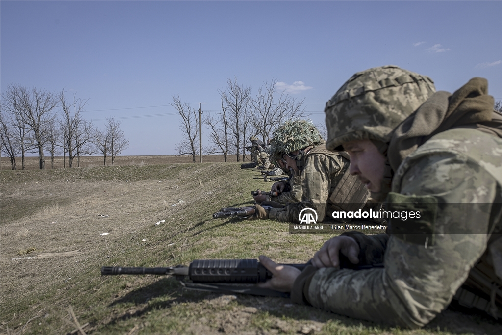Ukrayna ordusu Herson Oblastı'nda askeri hazırlıklarını sürdürüyor