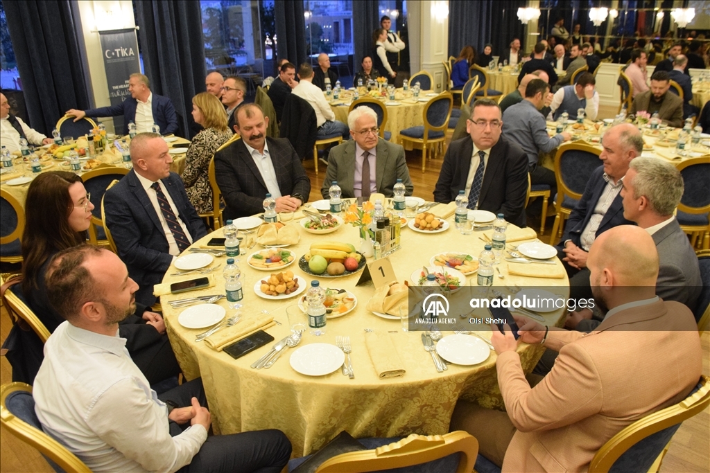 "تيكا" التركية تنظم إفطارا رمضانيا في ألبانيا
