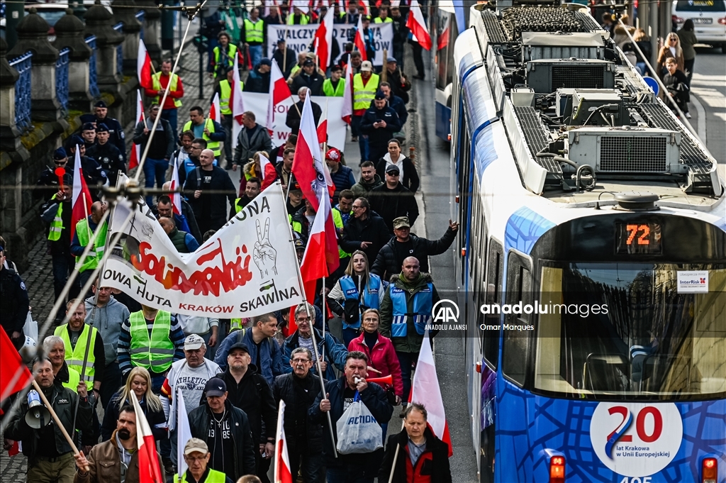 Polonyalı çiftçiler, AB'nin tarım politikalarını protesto etmeye devam ediyor