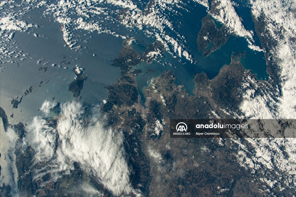 Türkiye'nin ilk astronotu Gezeravcı, uzaydan çektiği İzmir fotoğraflarını paylaştı