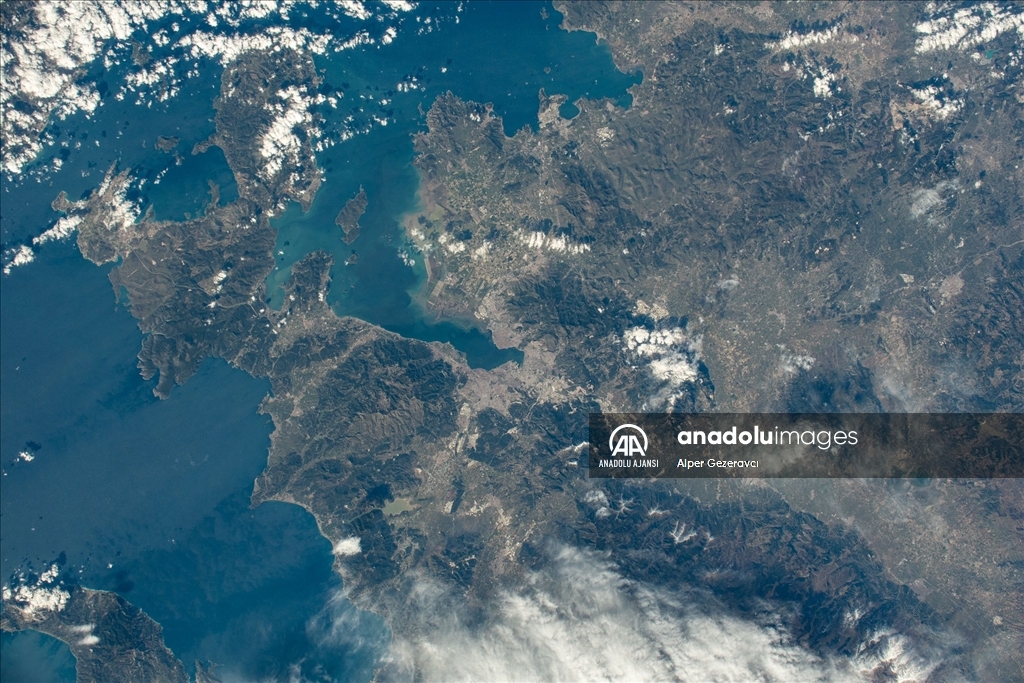 Türkiye'nin ilk astronotu Gezeravcı, uzaydan çektiği İzmir fotoğraflarını paylaştı