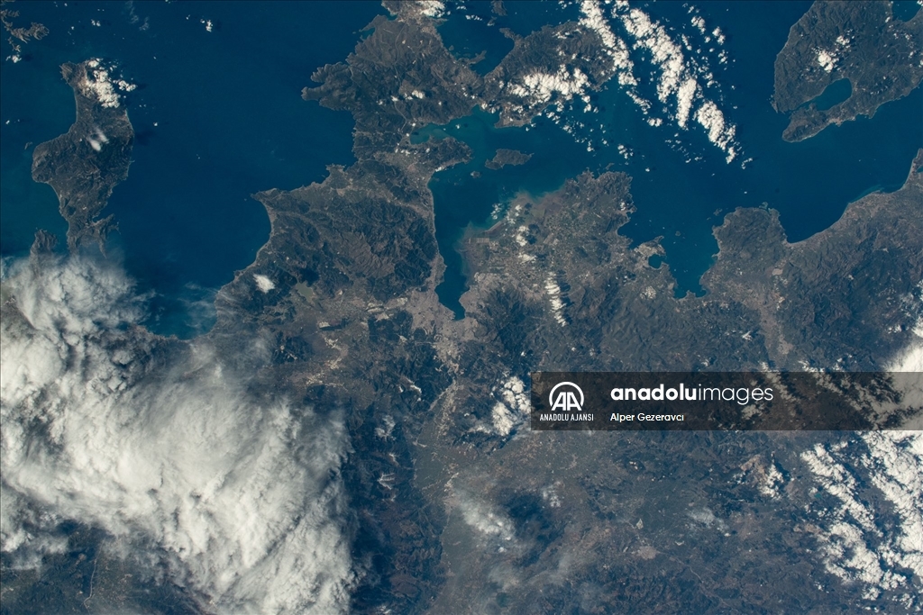 Türkiye'nin ilk astronotu Gezeravcı, uzaydan çektiği İzmir fotoğraflarını paylaştı
