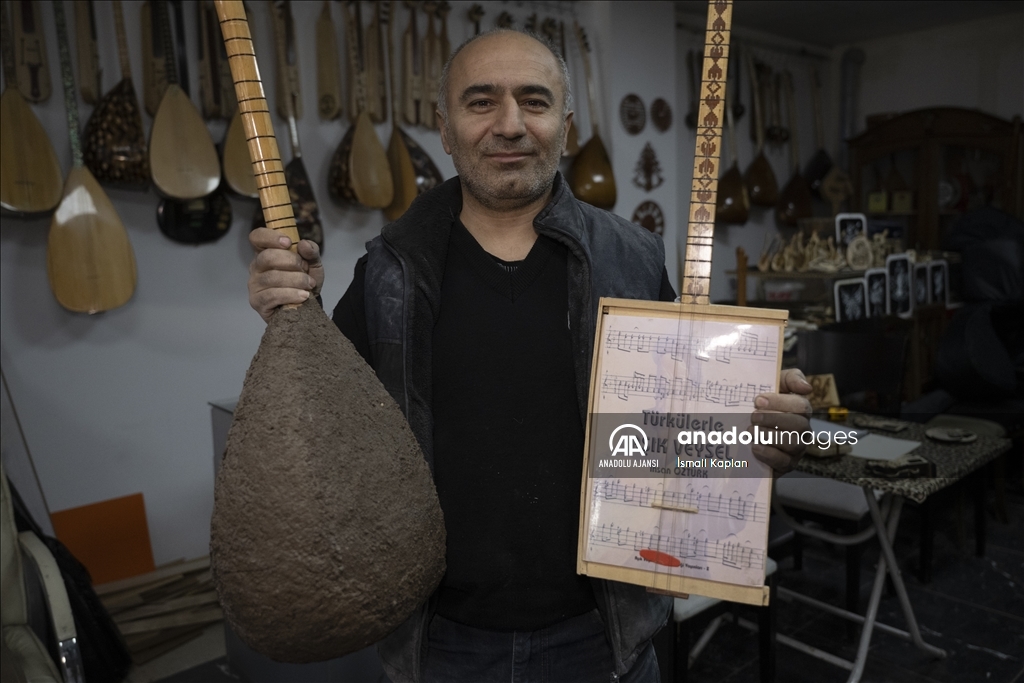 Aşık Veysel Mahallesinin saz ustaları notalara ilk günkü aşkla ''hayat'' veriyor