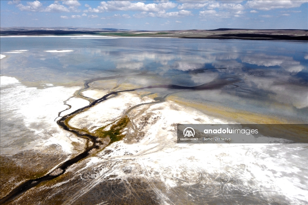 В озере Дюден в провинции Конья снизился уровень воды