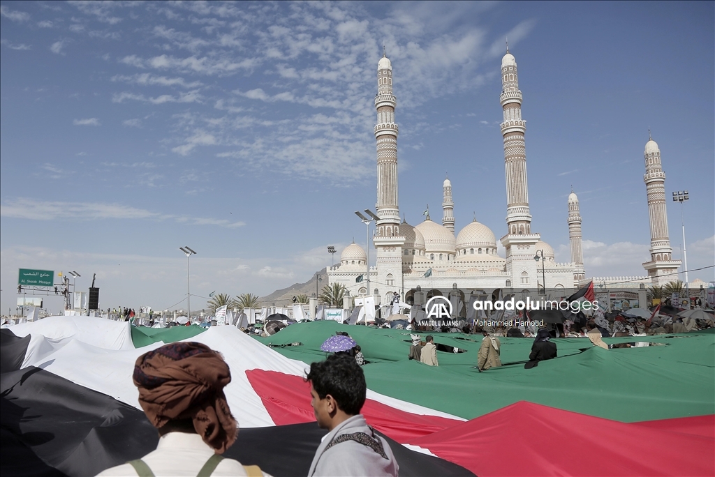 Yemen'de on binlerce kişinin katılımıyla Gazze'yle dayanışma gösterisi düzenlendi