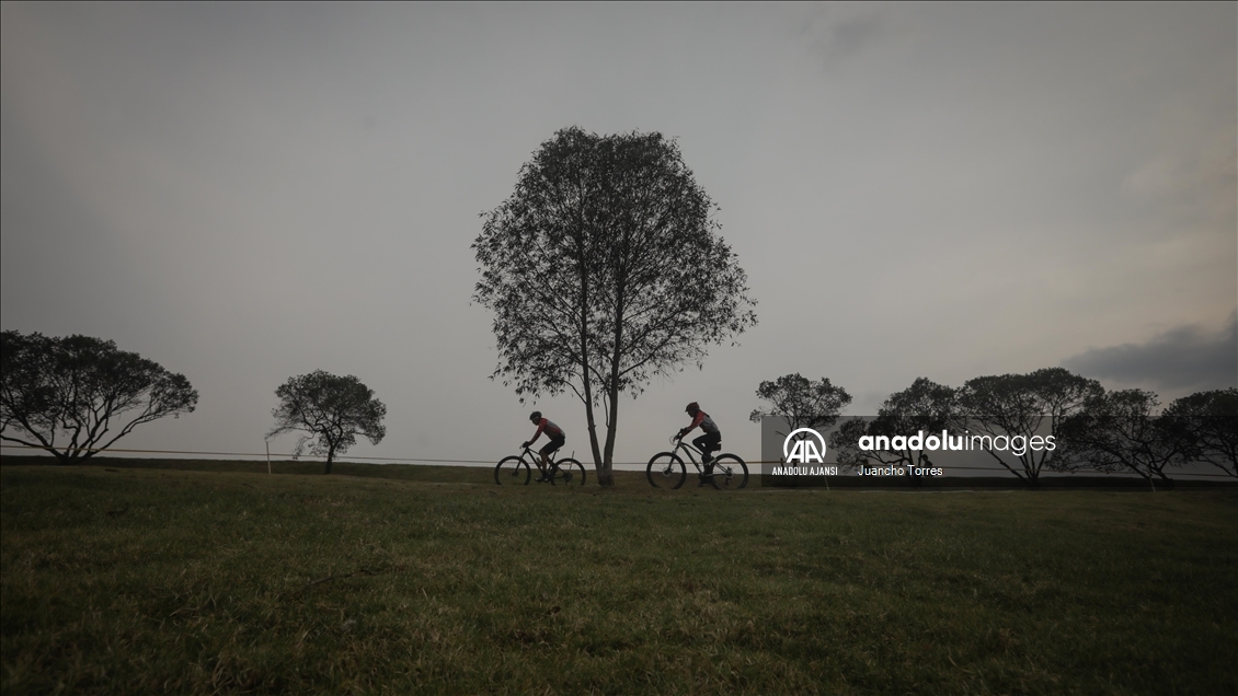 Kolombiya'da 24 saat süren MTB-Gravel bisiklet yarışı başladı