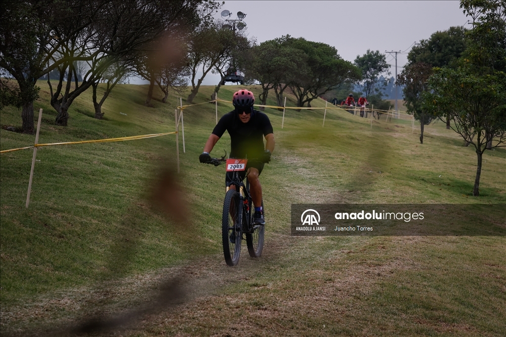 Kolombiya'da 24 saat süren MTB-Gravel bisiklet yarışı başladı