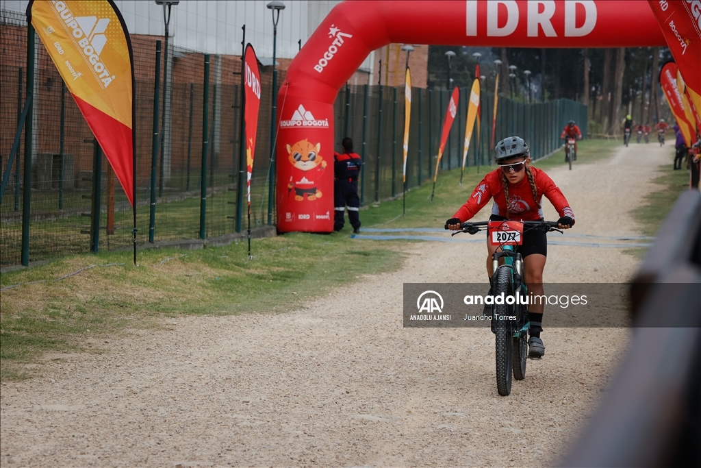 Kolombiya'da 24 saat süren MTB-Gravel bisiklet yarışı başladı