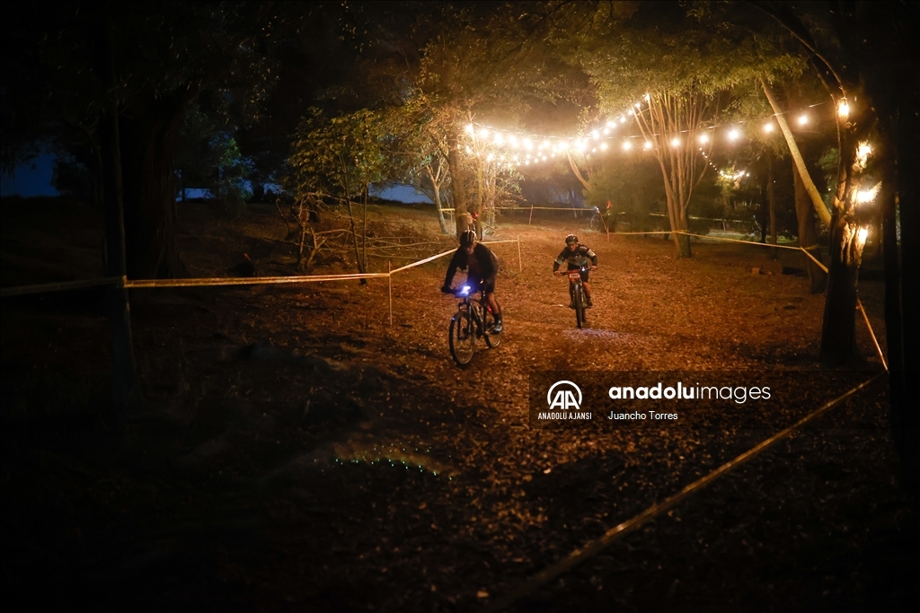 Kolombiya'da 24 saat süren MTB-Gravel bisiklet yarışı başladı