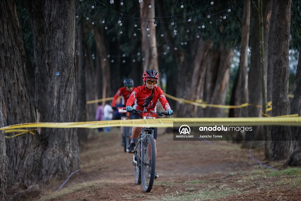 Kolombiya'da 24 saat süren MTB-Gravel bisiklet yarışı başladı