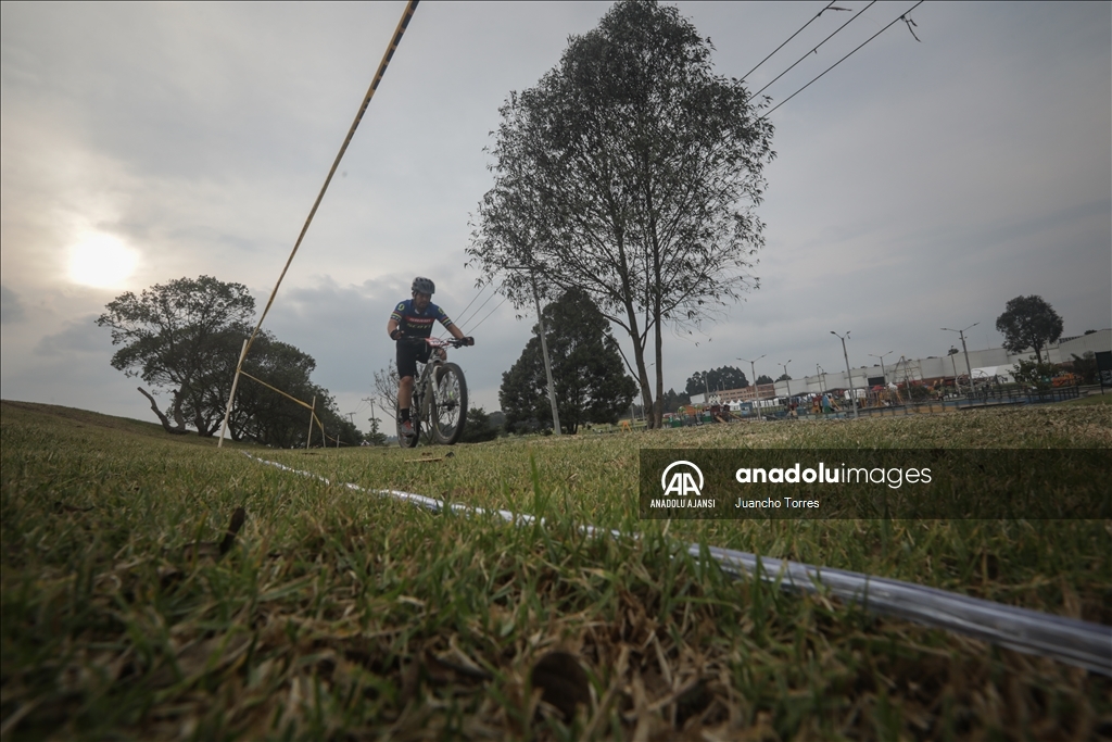 Kolombiya'da 24 saat süren MTB-Gravel bisiklet yarışı başladı