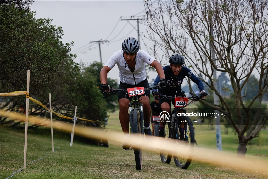 Kolombiya'da 24 saat süren MTB-Gravel bisiklet yarışı başladı