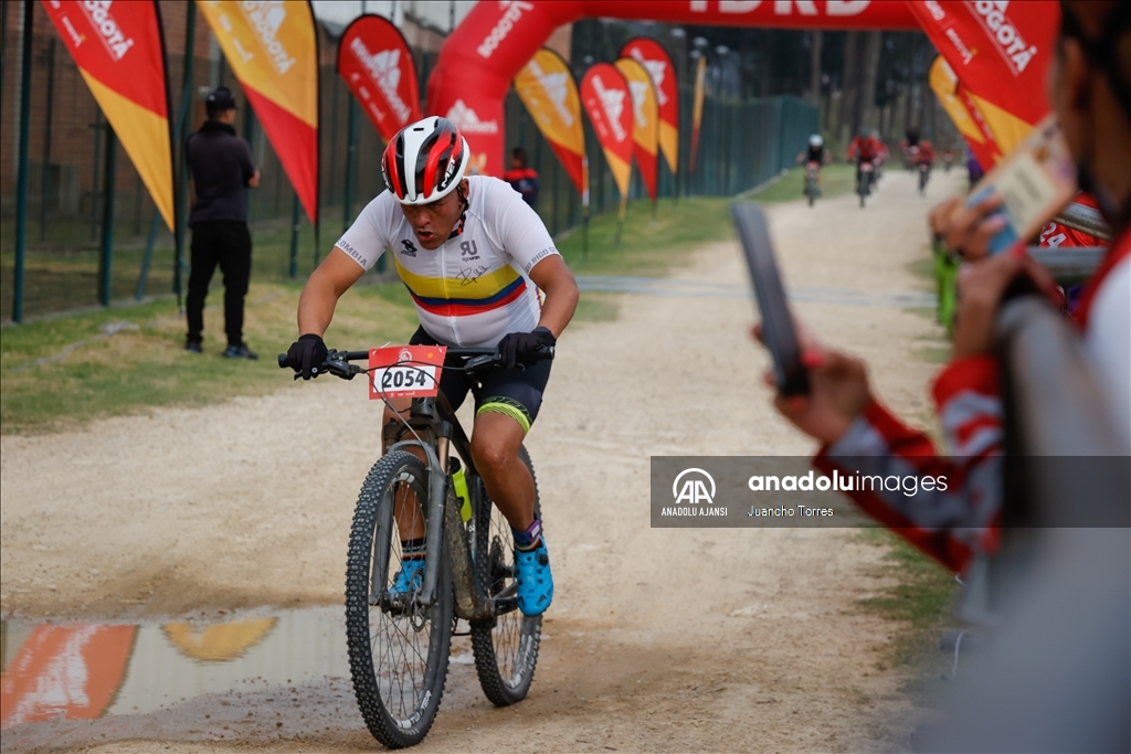 Kolombiya'da 24 saat süren MTB-Gravel bisiklet yarışı başladı