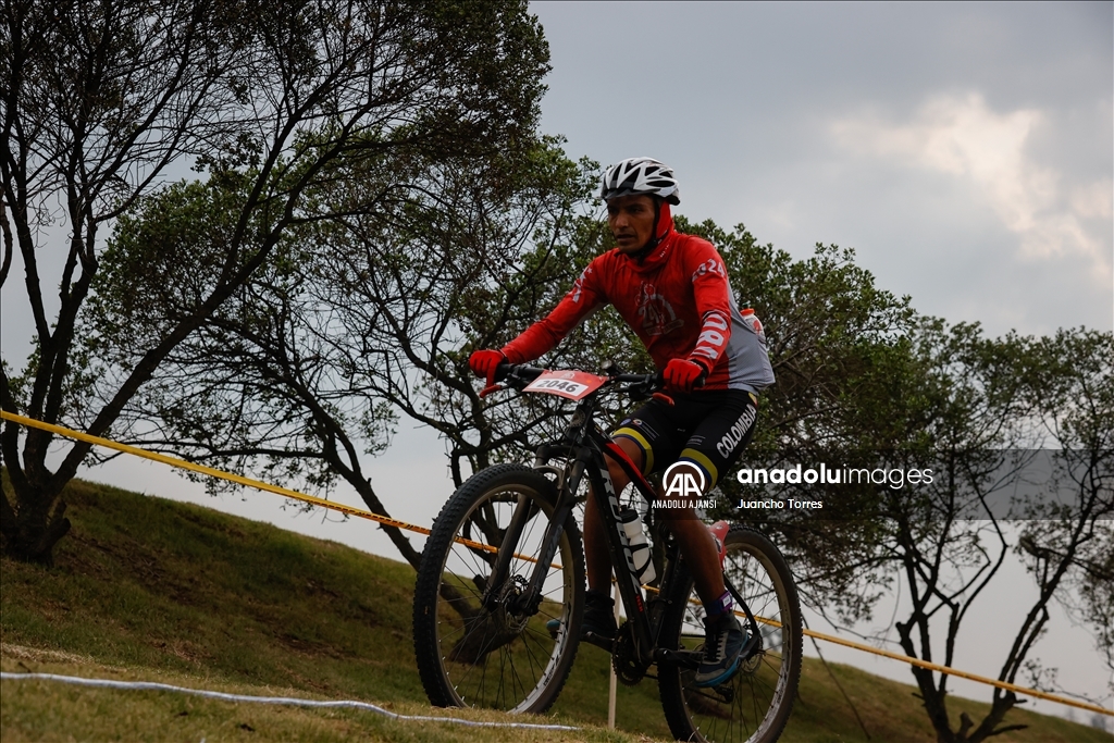 Kolombiya'da 24 saat süren MTB-Gravel bisiklet yarışı başladı