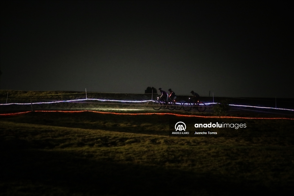 Kolombiya'da 24 saat süren MTB-Gravel bisiklet yarışı başladı