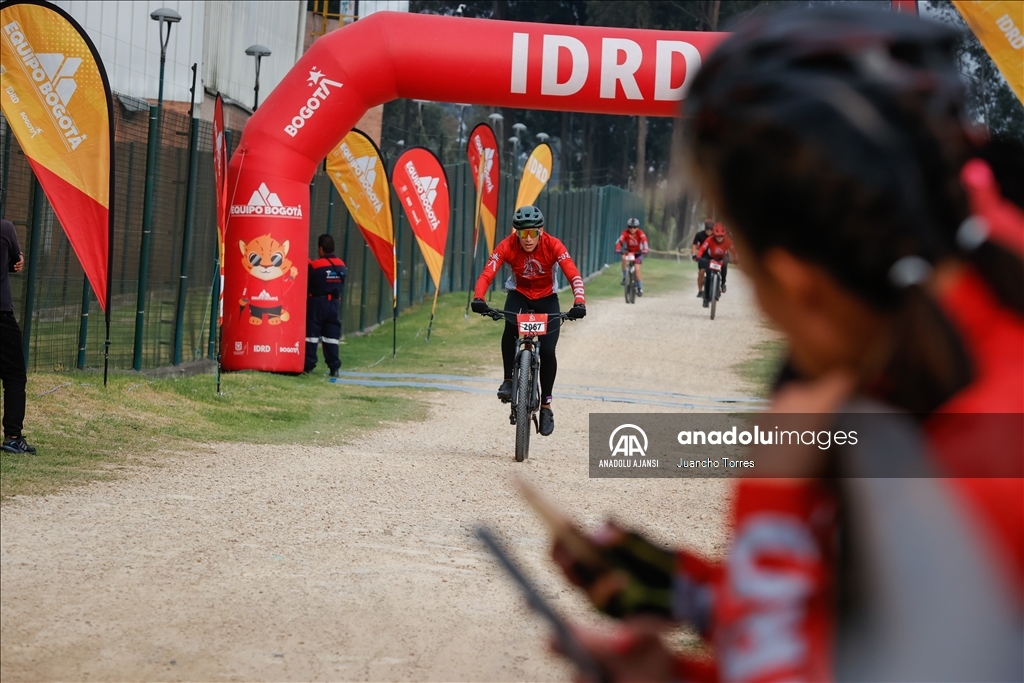 Kolombiya'da 24 saat süren MTB-Gravel bisiklet yarışı başladı