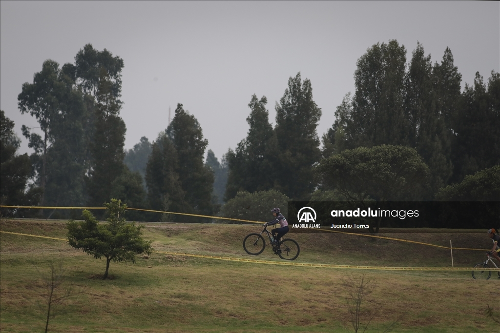 Kolombiya'da 24 saat süren MTB-Gravel bisiklet yarışı başladı