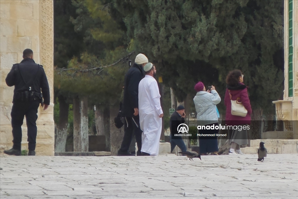 Yüzlerce fanatik Yahudi Mescid-i Aksa'ya baskın düzenledi
