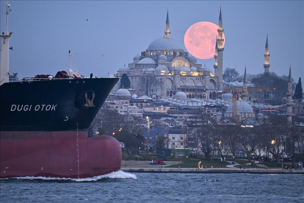 İstanbul'da dolunay