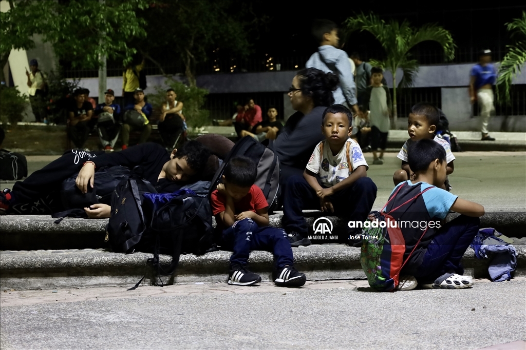 Meksika'daki göçmenler ABD'ye doğru yola çıktı