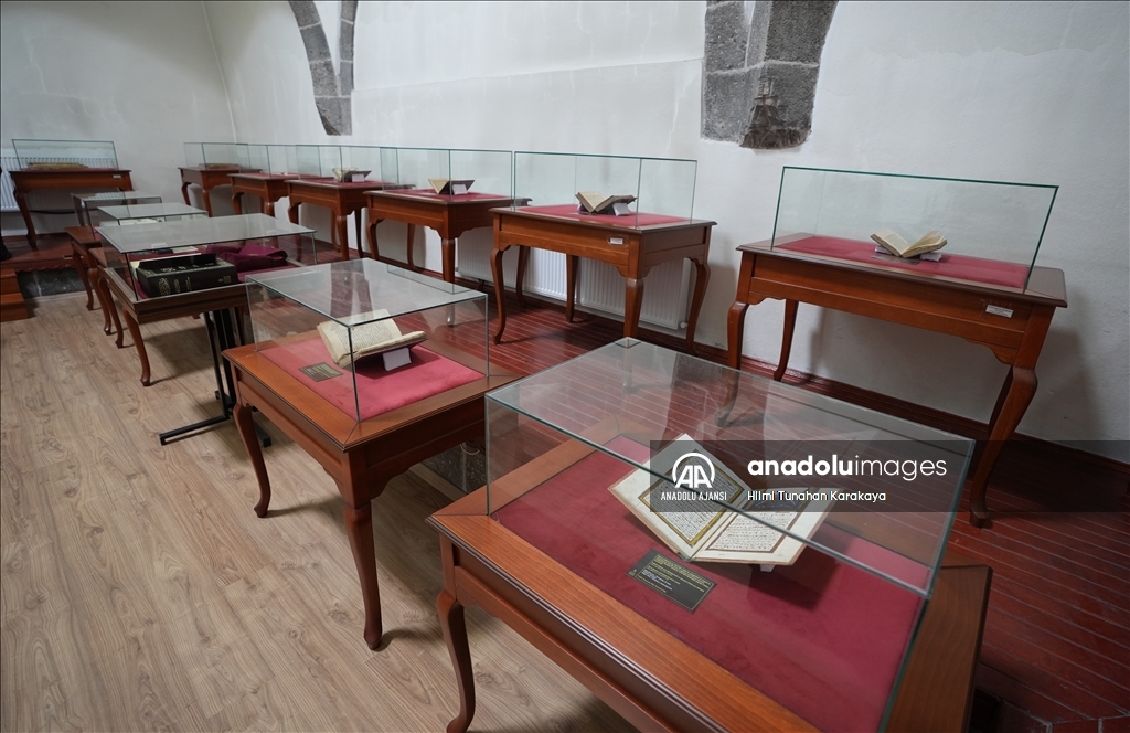 Erzurum'da 700 yıllık yazma eserler ramazana özel ziyarete açıldı