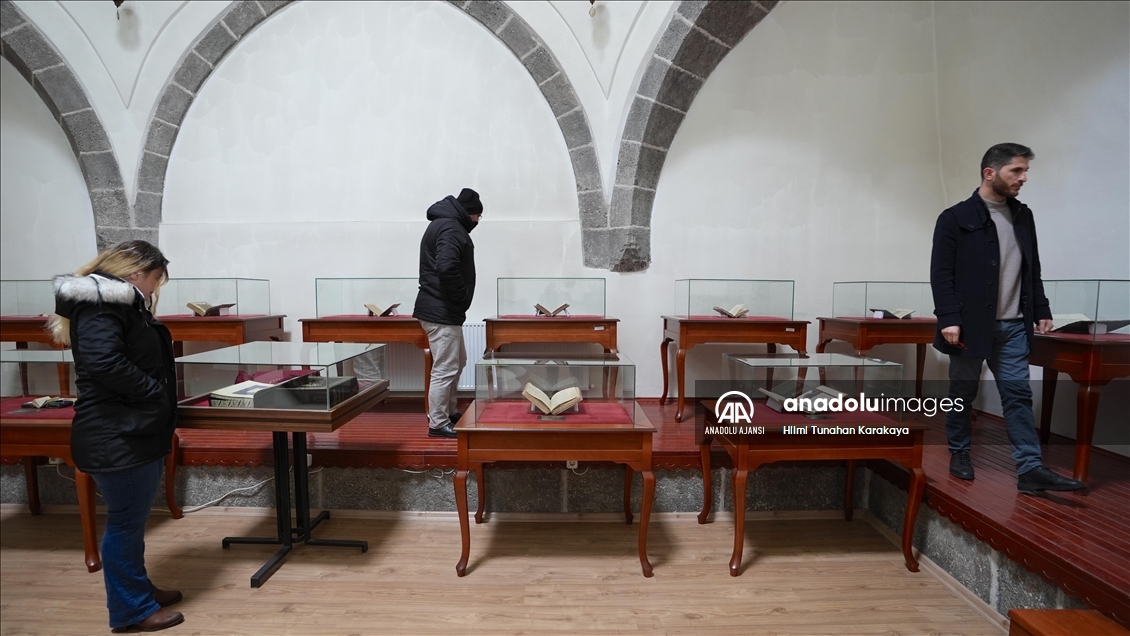 Erzurum'da 700 yıllık yazma eserler ramazana özel ziyarete açıldı