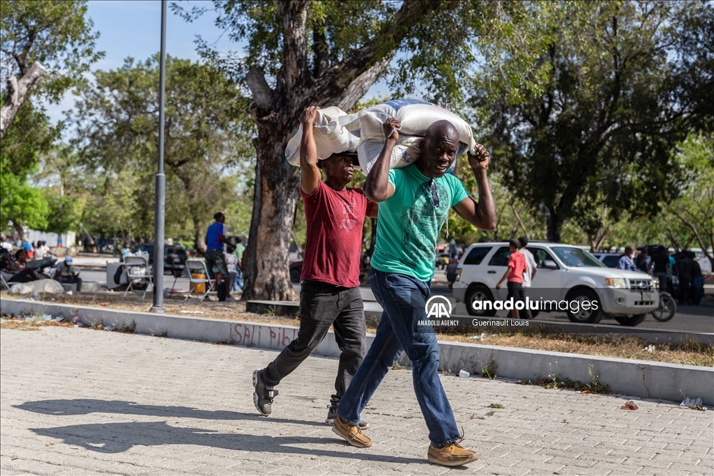 На Гаити продолжаются беспорядки, вопреки режиму ЧС