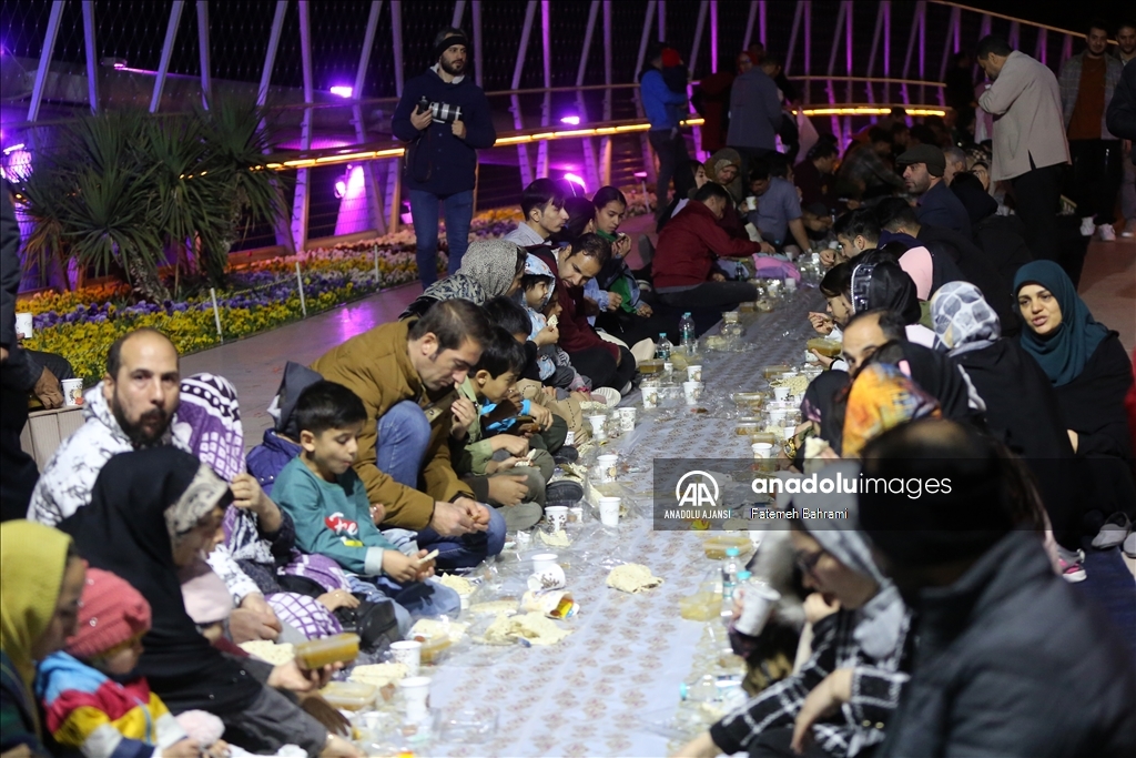 İran'da parklarda iftar geleneği