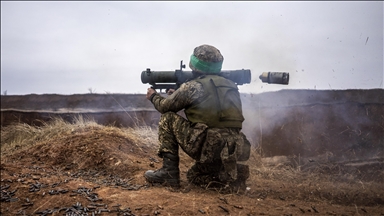 Ukrayna ordusu Donetsk cephe hattında askeri eğitimlere devam ediyor