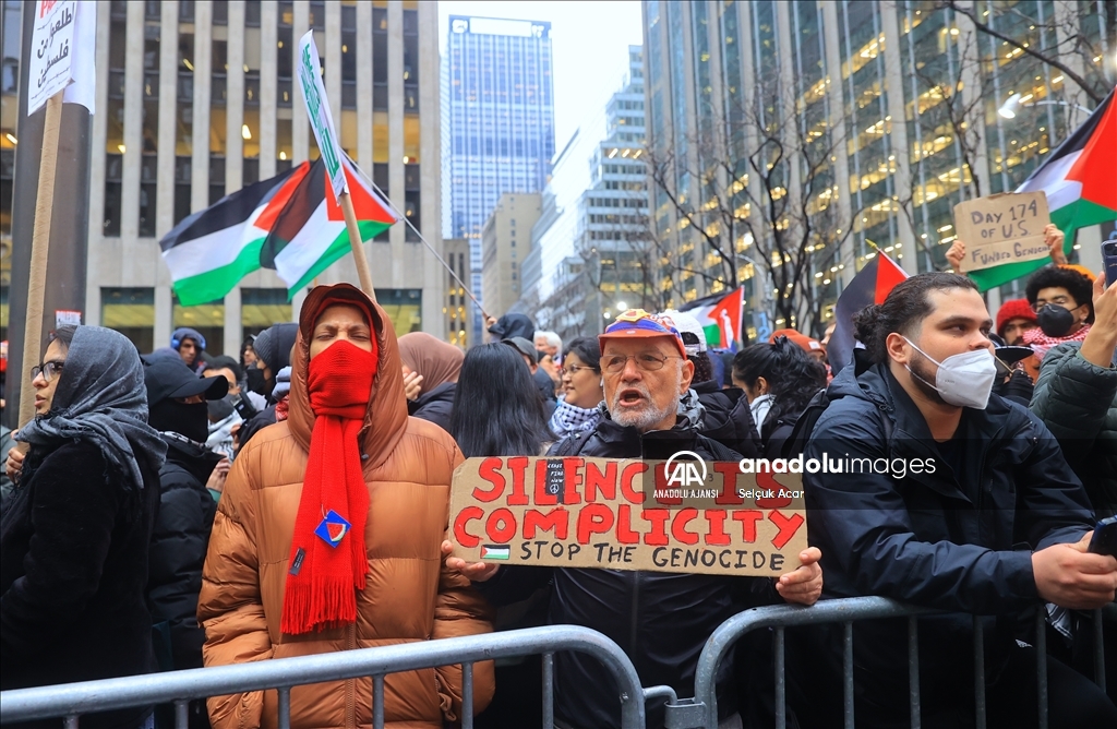 Biden, New York'ta bağış kampanyasını yapacağı binanın önünde protesto edildi 