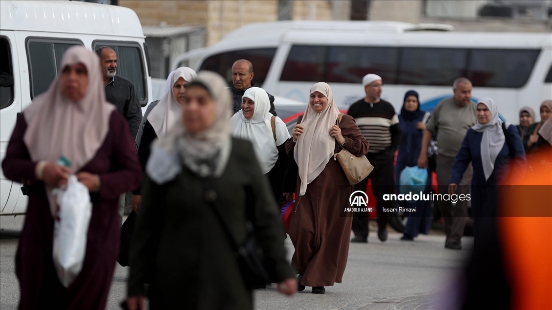 Ramazan ayının üçüncü cuma namazı için Batı Şeria'dan Kudüs'e geçişler