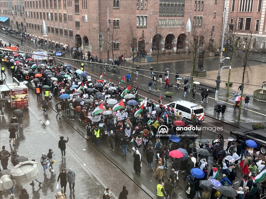 Hollanda'da İsrail'in Gazze'ye yönelik saldırıları protesto edildi