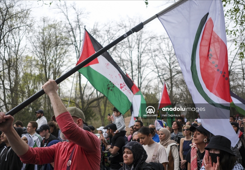 Berlin’de İsrail’in Filistin topraklarını işgal etmesi ve Gazze’ye saldırıları protesto edildi