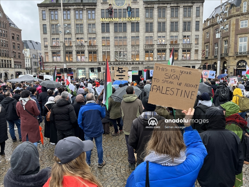 Hollanda'da İsrail'in Gazze'ye yönelik saldırıları protesto edildi