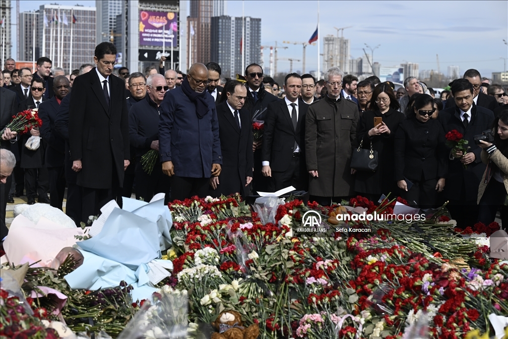 Moskova'daki terör saldırısı kurbanları büyükelçilerin katıldığı etkinlikle anıldı