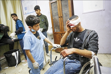 Palestinski dječak volontira u bolnici i pomaže ranjenima