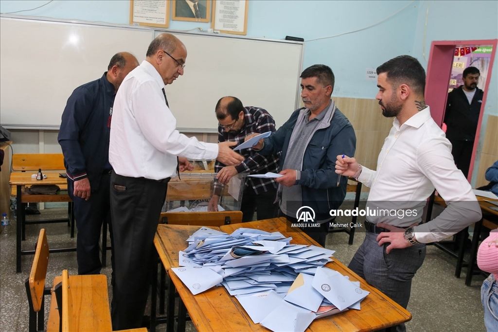 Uşak'ta oy verme işlemi sona erdi