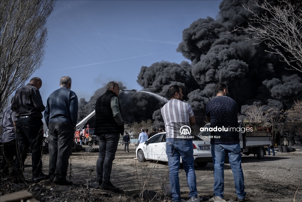 Ankara Hurdacılar Sanayi Sitesi'nde yangın çıktı