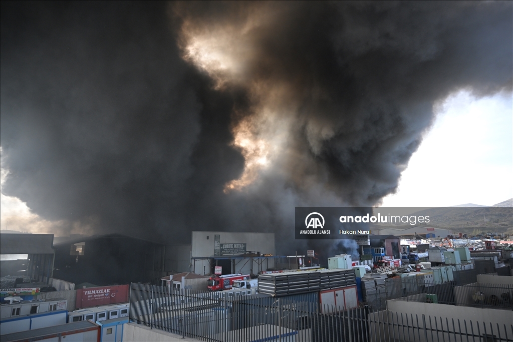 Ankara Hurdacılar Sanayi Sitesi'nde yangın çıktı