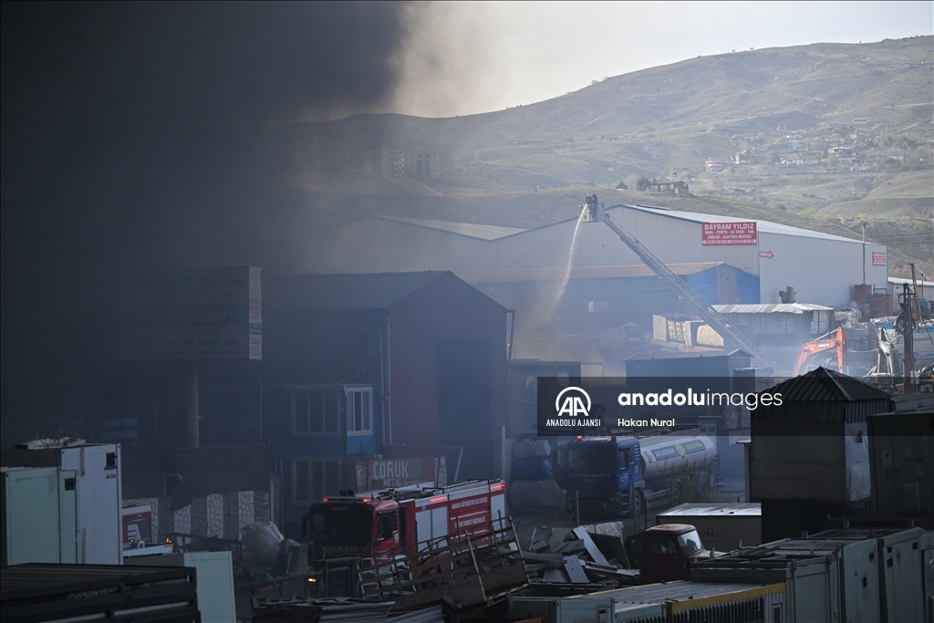 Ankara Hurdacılar Sanayi Sitesi'nde yangın çıktı