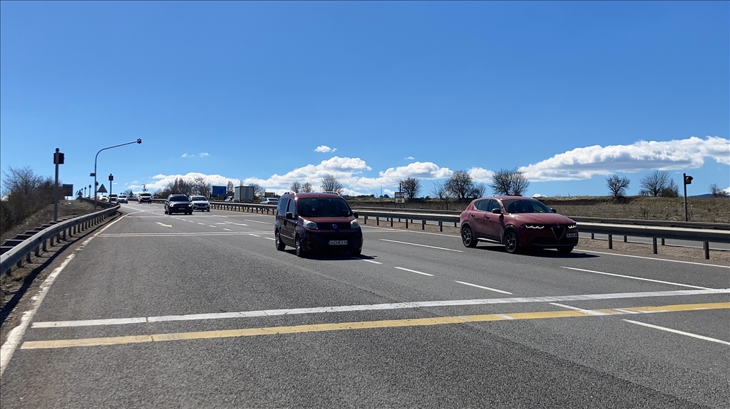 Otoyollarda bayram tatili dolayısıyla trafikte akıcı yoğunluk sürüyor
