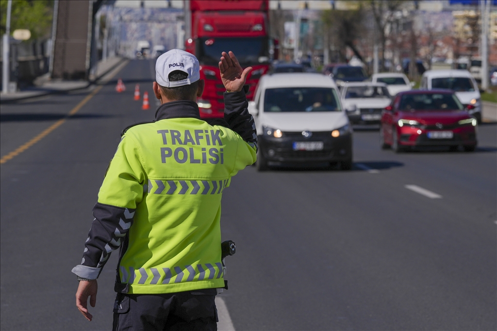 Başkentte polis bayram öncesi trafik denetimlerini artırdı