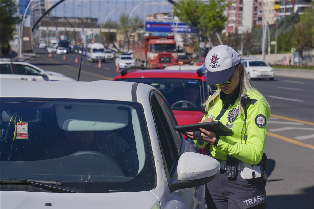 Başkentte polis bayram öncesi trafik denetimlerini artırdı